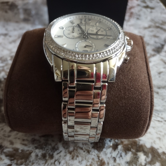 Michael Kors Crystal Chronographic Watch - Picture 4 of 7
